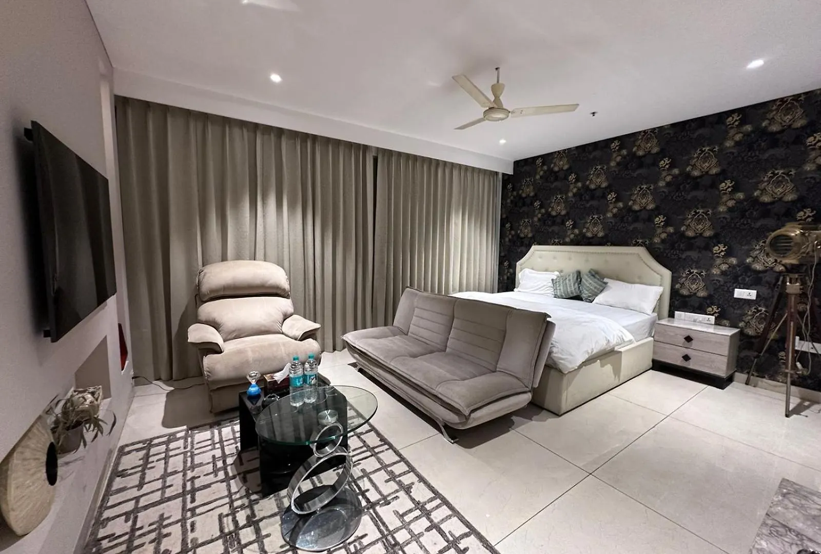 Luxury Studios Key 3 Gurgaon 0*,  India